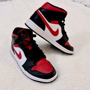 Jordan 1 Mid Men’s Shoes